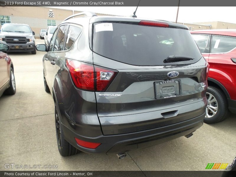 Magnetic / Chromite Gray/Charcoal Black 2019 Ford Escape SE 4WD