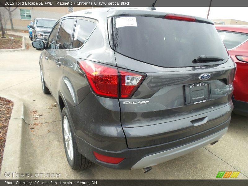 Magnetic / Chromite Gray/Charcoal Black 2019 Ford Escape SE 4WD