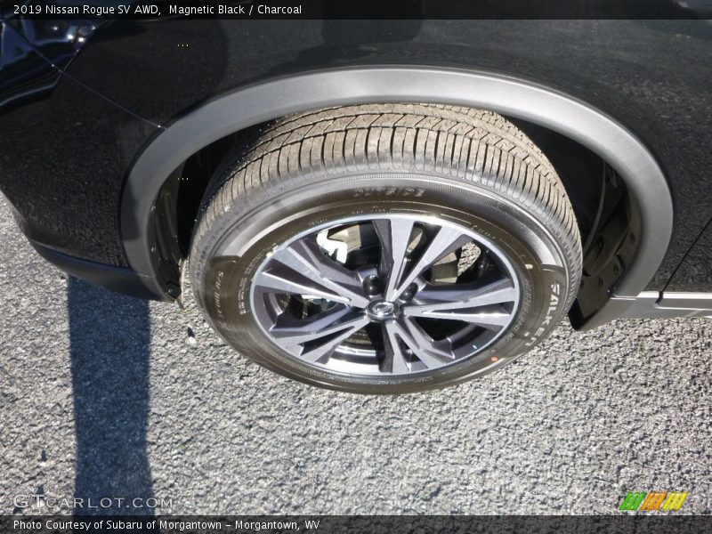 Magnetic Black / Charcoal 2019 Nissan Rogue SV AWD