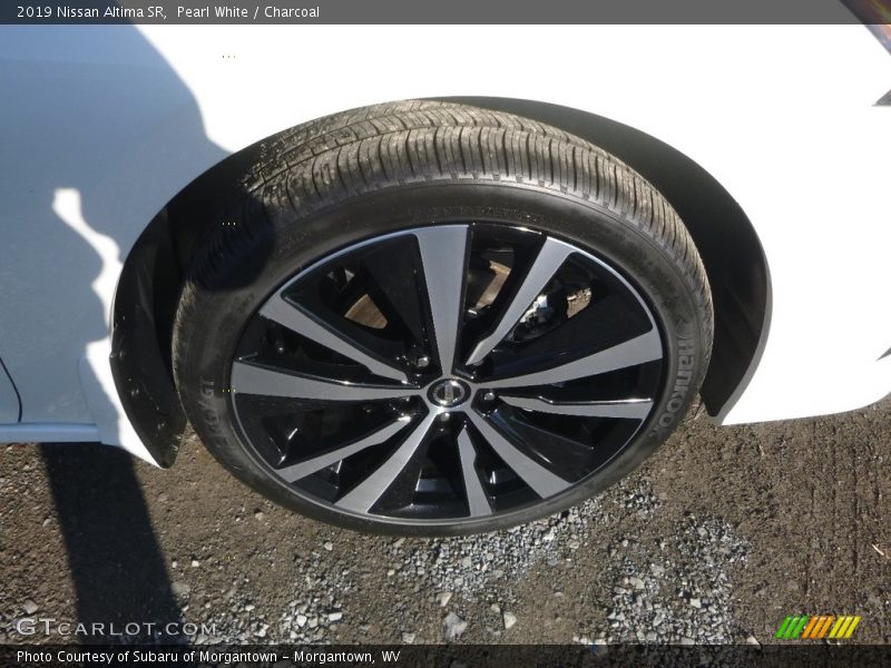 Pearl White / Charcoal 2019 Nissan Altima SR