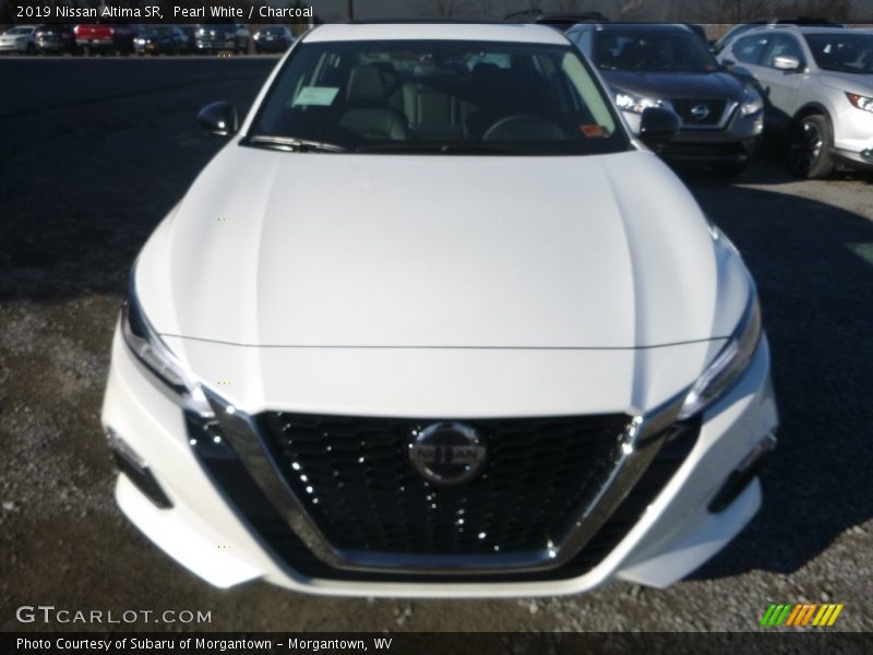 Pearl White / Charcoal 2019 Nissan Altima SR