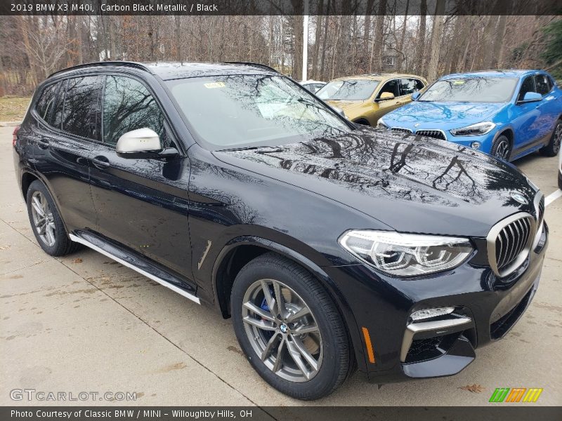 Front 3/4 View of 2019 X3 M40i