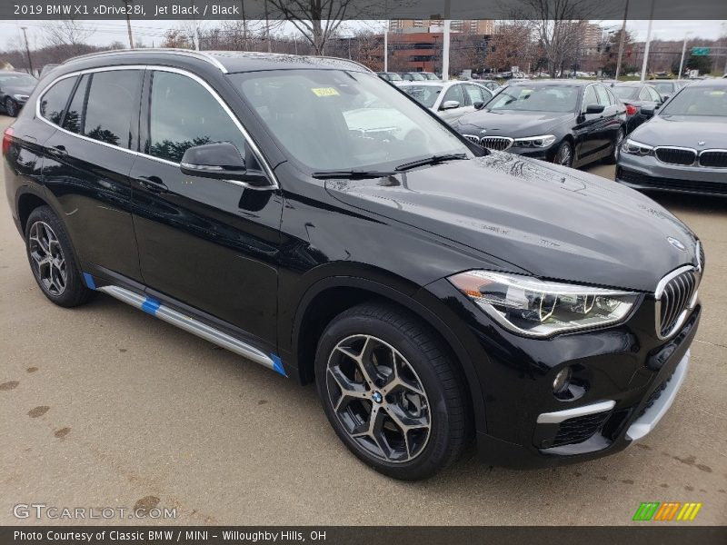 Front 3/4 View of 2019 X1 xDrive28i