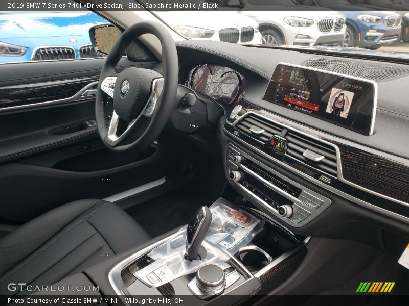 Dashboard of 2019 7 Series 740i xDrive Sedan