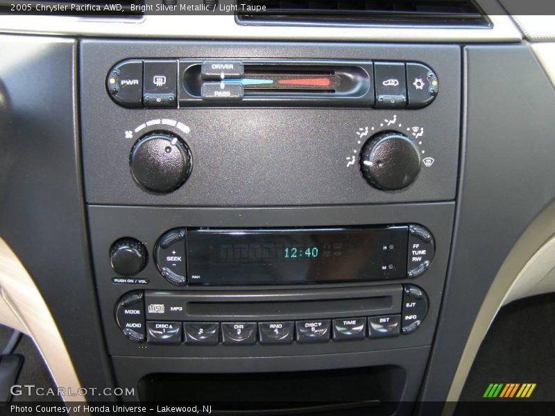 Bright Silver Metallic / Light Taupe 2005 Chrysler Pacifica AWD