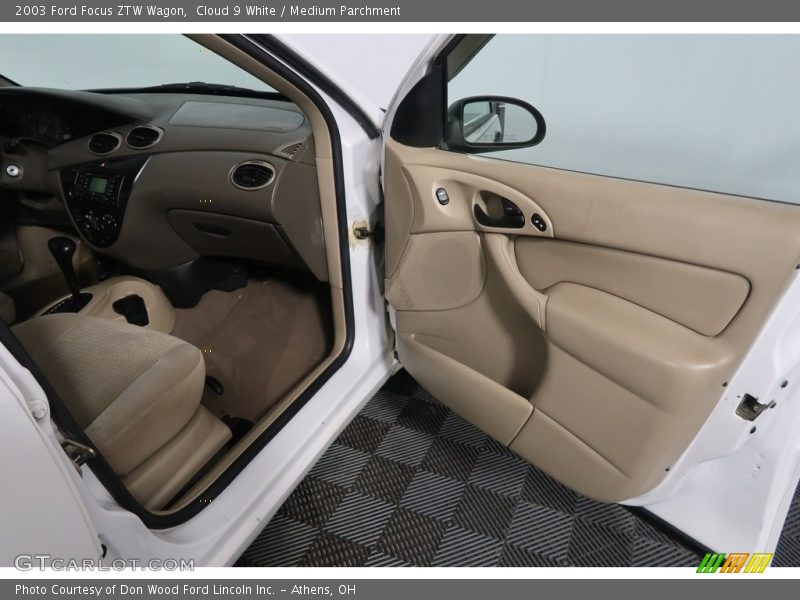 Cloud 9 White / Medium Parchment 2003 Ford Focus ZTW Wagon