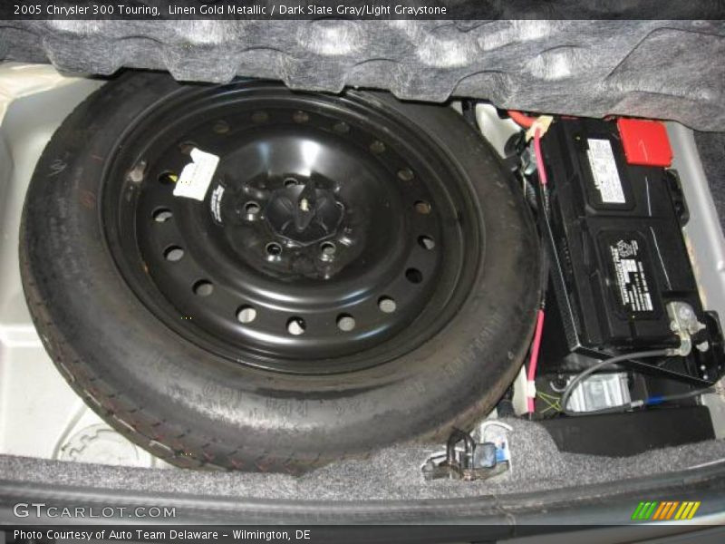 Linen Gold Metallic / Dark Slate Gray/Light Graystone 2005 Chrysler 300 Touring