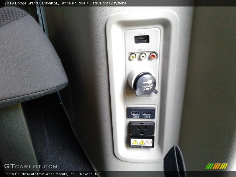 White Knuckle / Black/Light Graystone 2019 Dodge Grand Caravan SE