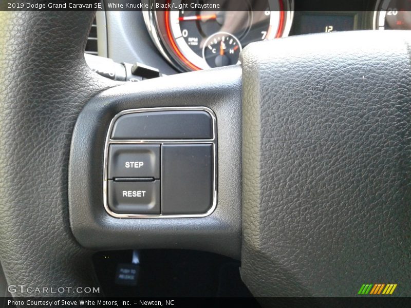 White Knuckle / Black/Light Graystone 2019 Dodge Grand Caravan SE