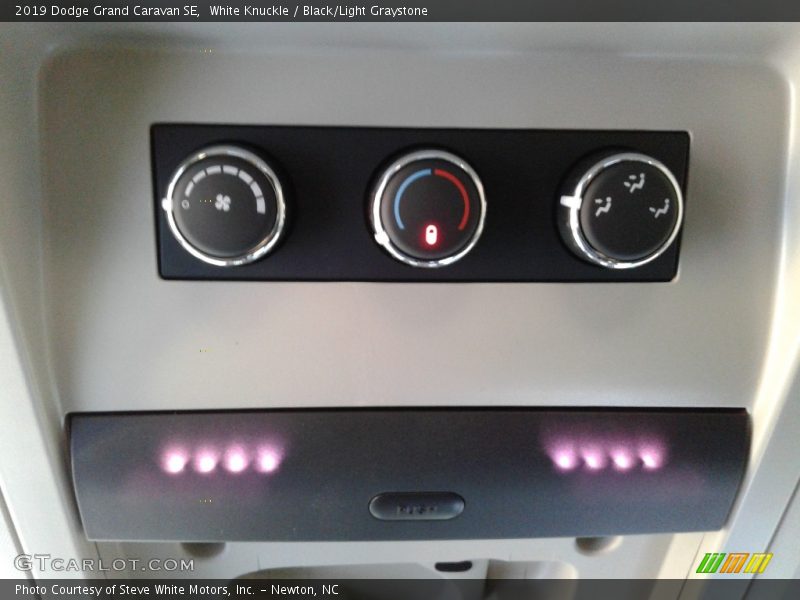 White Knuckle / Black/Light Graystone 2019 Dodge Grand Caravan SE