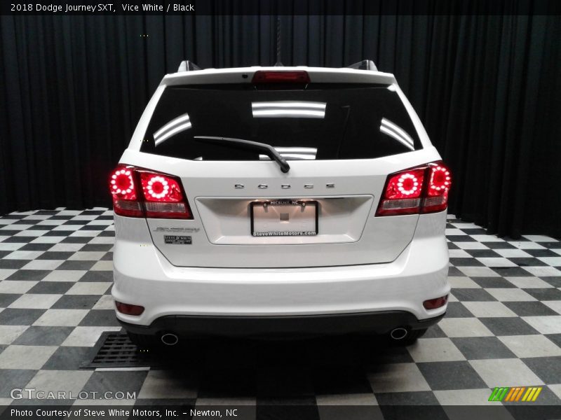 Vice White / Black 2018 Dodge Journey SXT