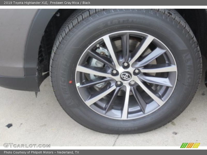 Predawn Gray Mica / Black 2019 Toyota Highlander XLE