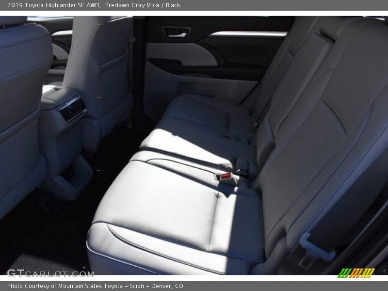 Predawn Gray Mica / Black 2019 Toyota Highlander SE AWD