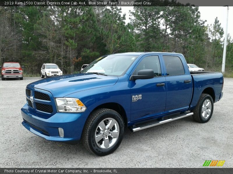 Front 3/4 View of 2019 1500 Classic Express Crew Cab 4x4
