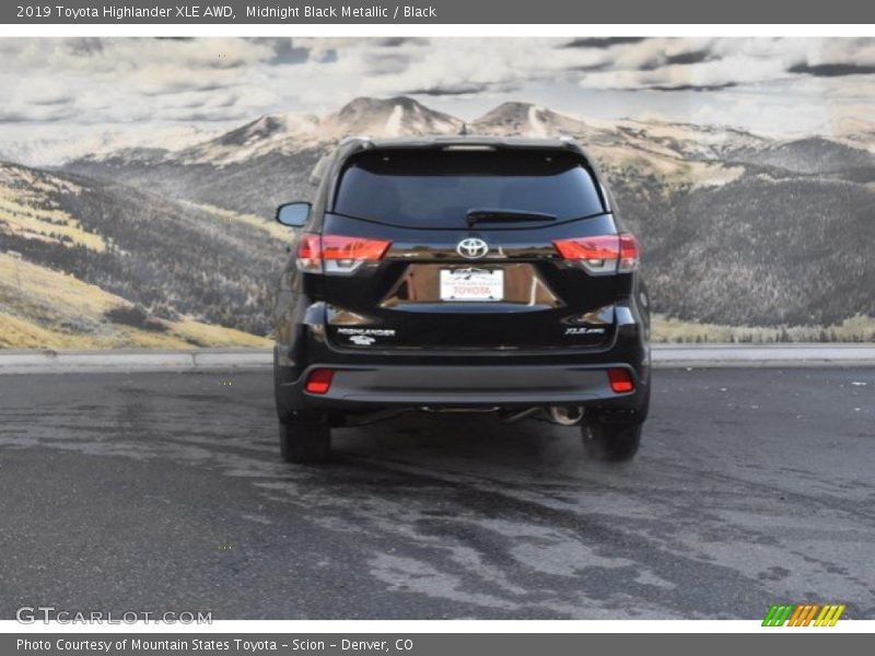 Midnight Black Metallic / Black 2019 Toyota Highlander XLE AWD