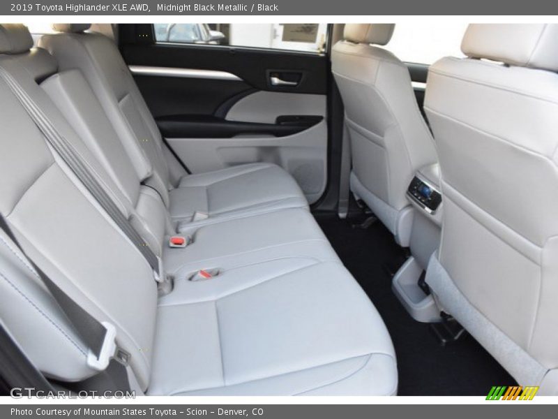 Midnight Black Metallic / Black 2019 Toyota Highlander XLE AWD