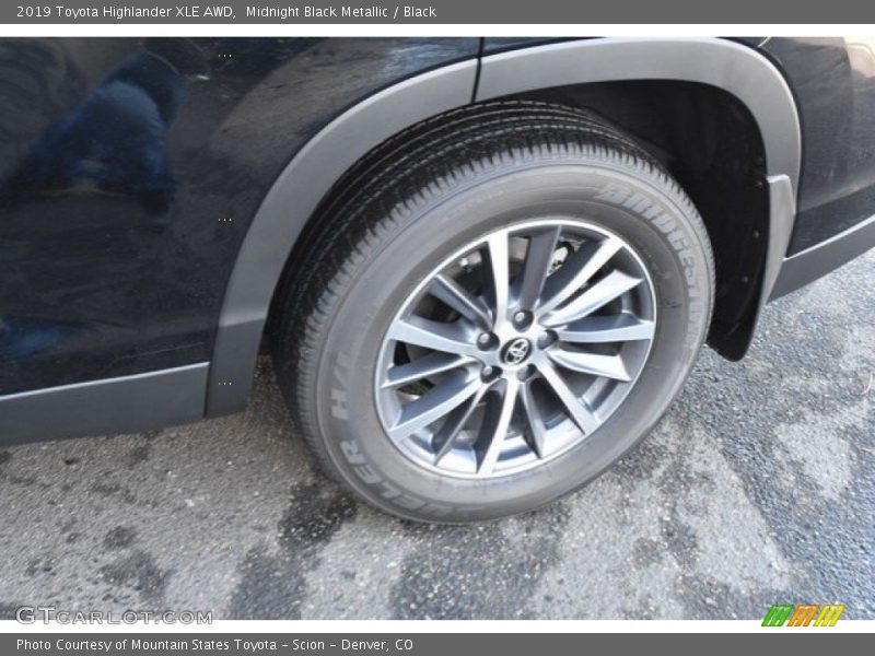 Midnight Black Metallic / Black 2019 Toyota Highlander XLE AWD