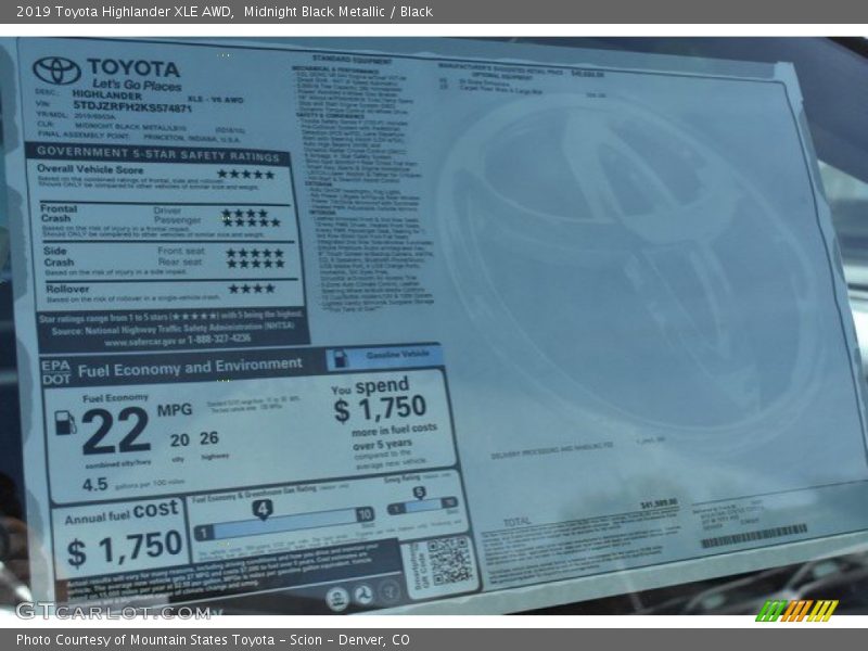 Midnight Black Metallic / Black 2019 Toyota Highlander XLE AWD