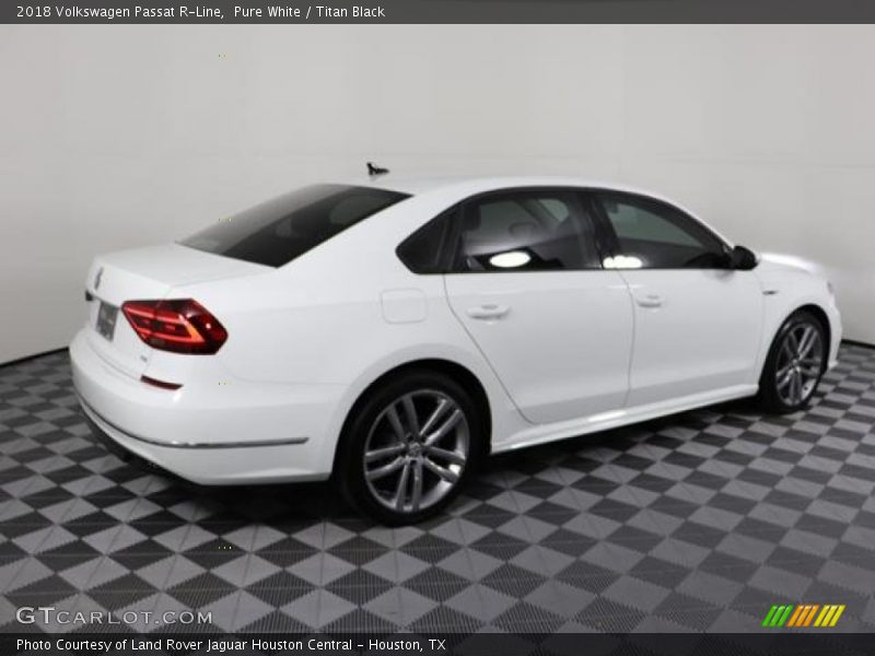 Pure White / Titan Black 2018 Volkswagen Passat R-Line