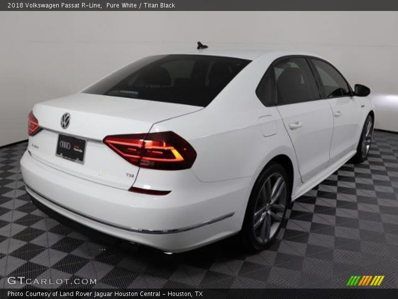 Pure White / Titan Black 2018 Volkswagen Passat R-Line