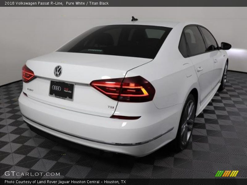 Pure White / Titan Black 2018 Volkswagen Passat R-Line