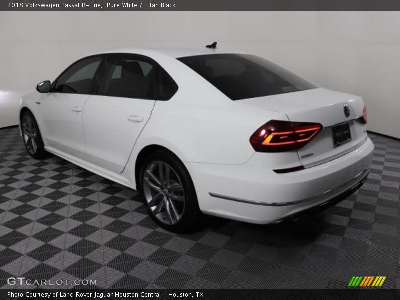 Pure White / Titan Black 2018 Volkswagen Passat R-Line