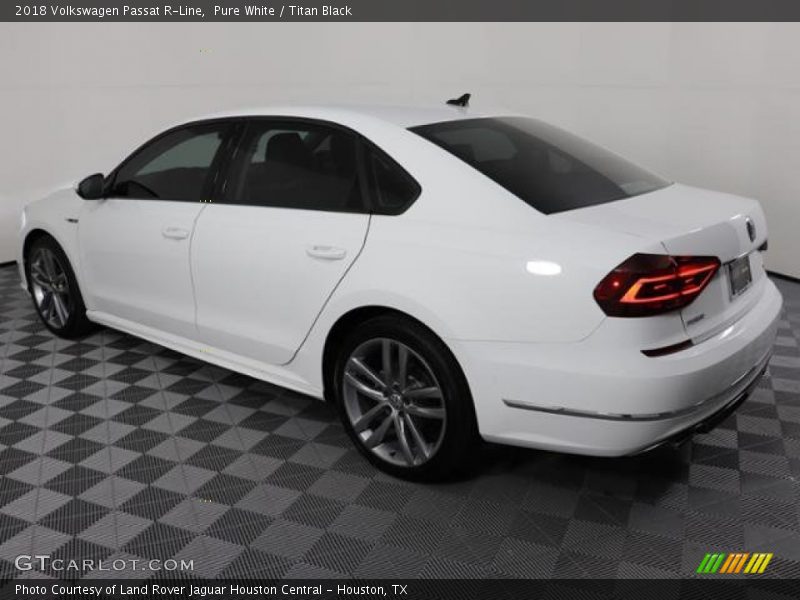 Pure White / Titan Black 2018 Volkswagen Passat R-Line