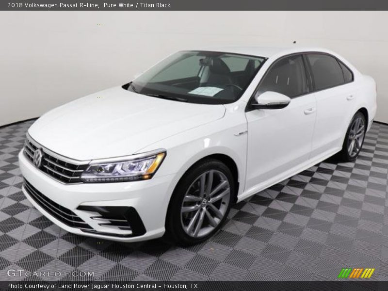 Pure White / Titan Black 2018 Volkswagen Passat R-Line