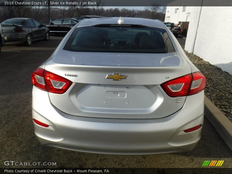 Silver Ice Metallic / Jet Black 2018 Chevrolet Cruze LT