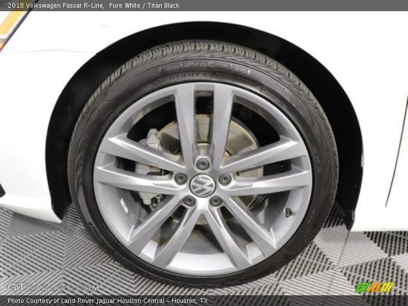 Pure White / Titan Black 2018 Volkswagen Passat R-Line