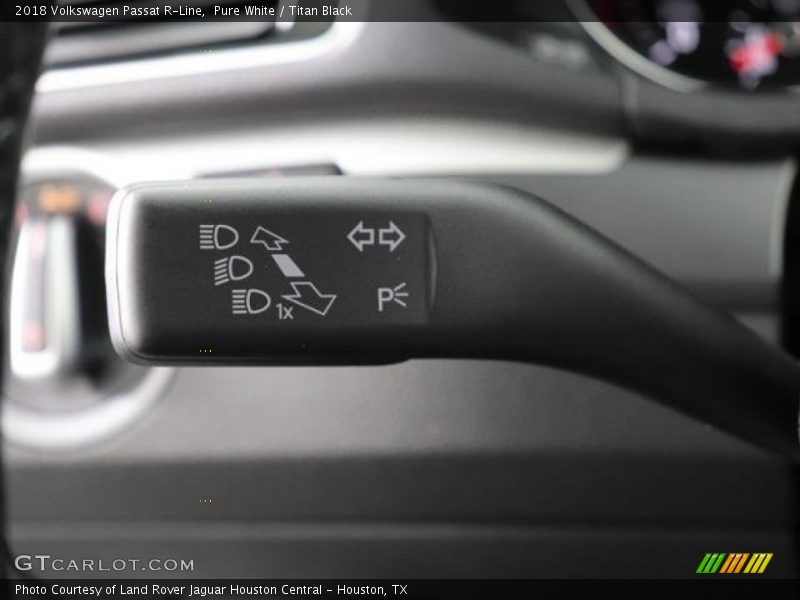 Pure White / Titan Black 2018 Volkswagen Passat R-Line
