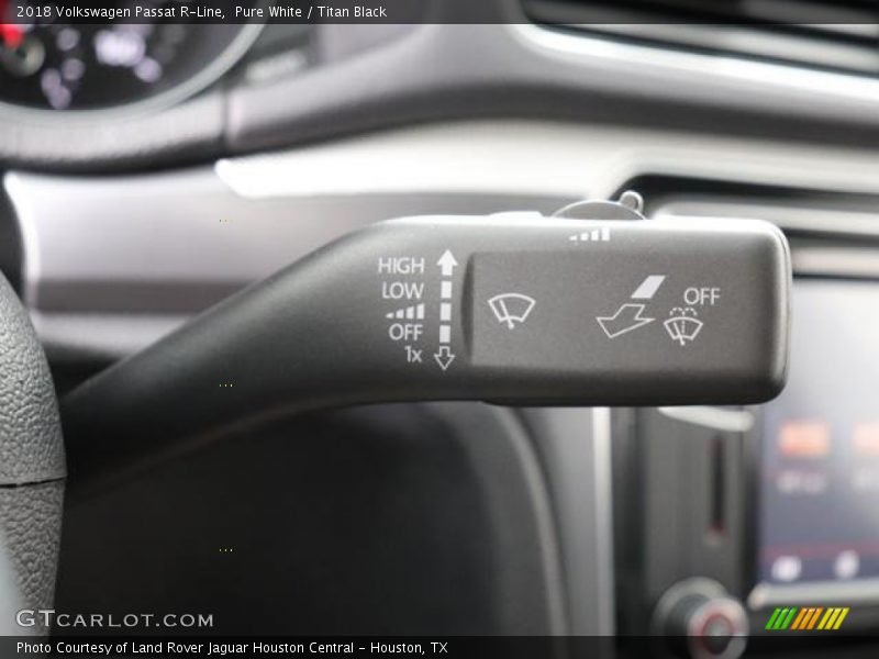 Pure White / Titan Black 2018 Volkswagen Passat R-Line