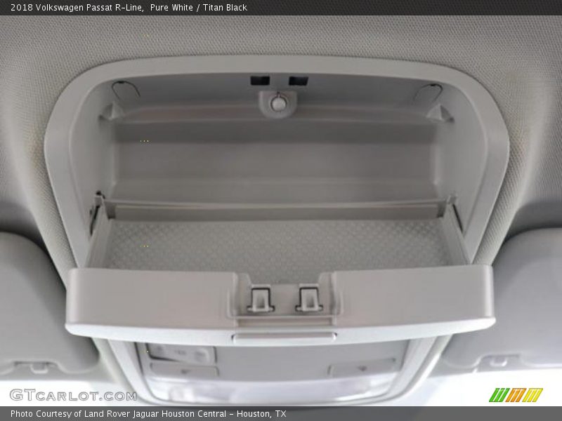 Pure White / Titan Black 2018 Volkswagen Passat R-Line