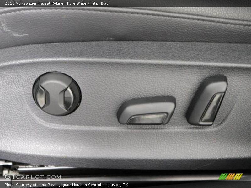 Pure White / Titan Black 2018 Volkswagen Passat R-Line