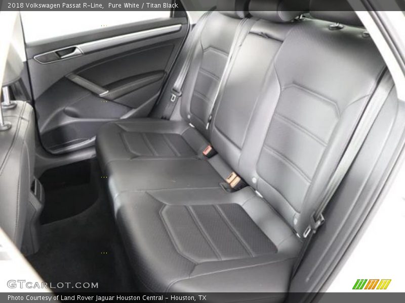 Pure White / Titan Black 2018 Volkswagen Passat R-Line