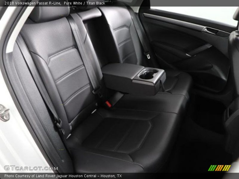 Pure White / Titan Black 2018 Volkswagen Passat R-Line