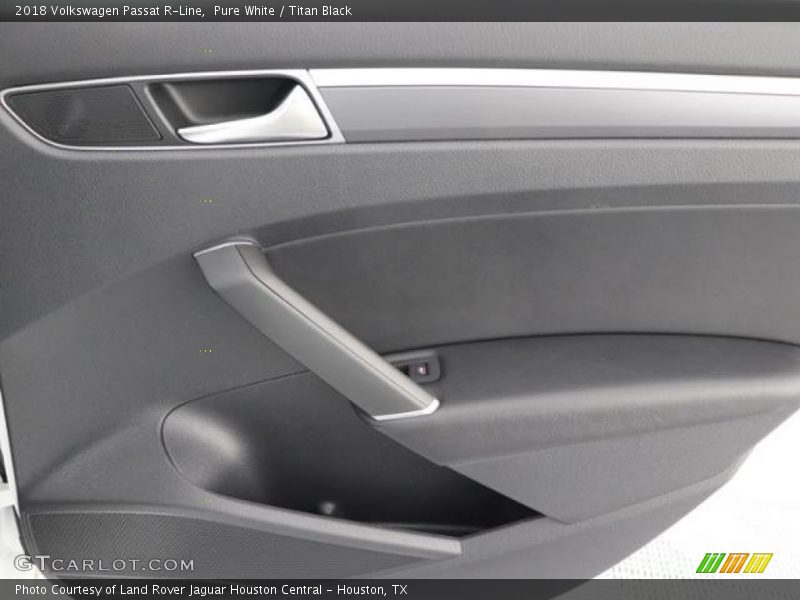 Pure White / Titan Black 2018 Volkswagen Passat R-Line