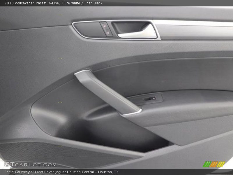 Pure White / Titan Black 2018 Volkswagen Passat R-Line