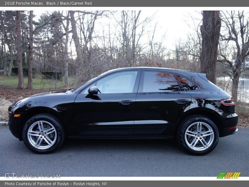 Black / Black/Garnet Red 2018 Porsche Macan