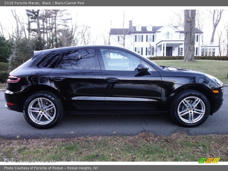 Black / Black/Garnet Red 2018 Porsche Macan