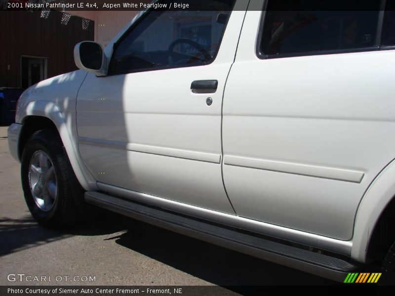 Aspen White Pearlglow / Beige 2001 Nissan Pathfinder LE 4x4