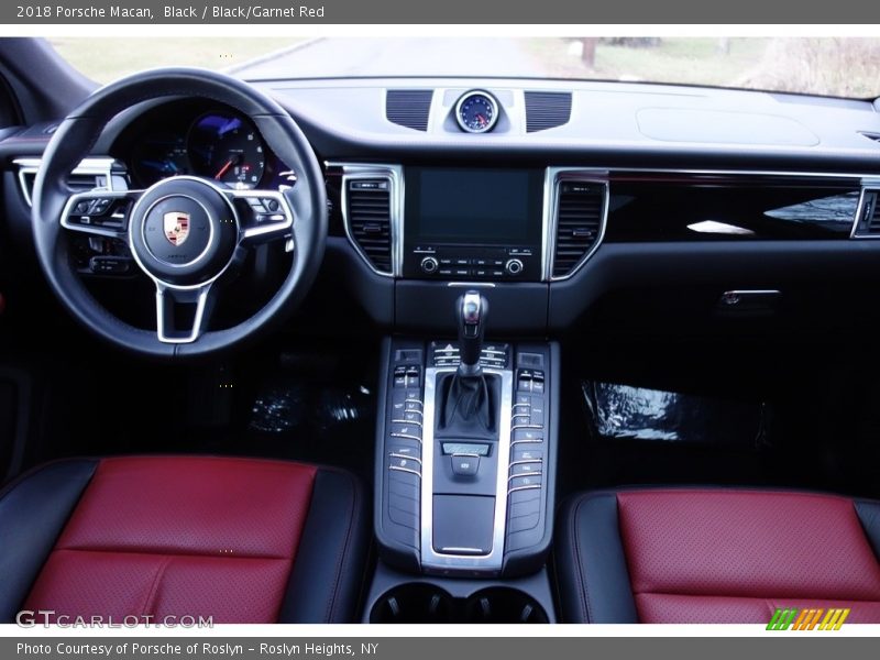 Black / Black/Garnet Red 2018 Porsche Macan