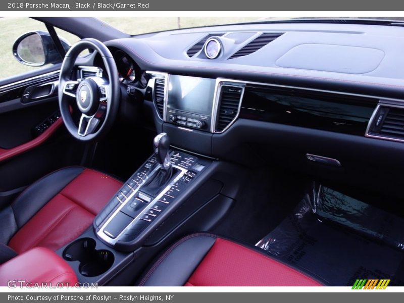 Black / Black/Garnet Red 2018 Porsche Macan