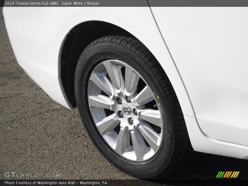 Super White / Bisque 2014 Toyota Sienna XLE AWD