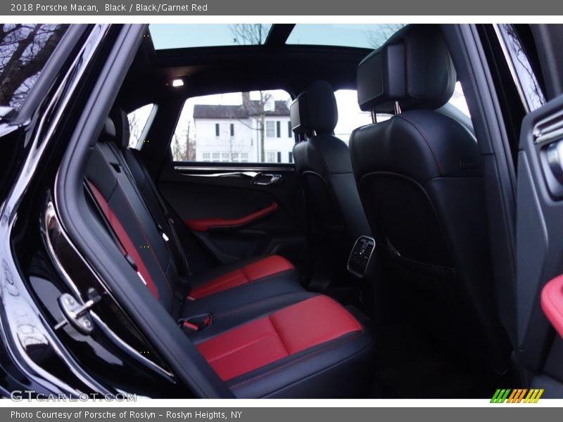 Black / Black/Garnet Red 2018 Porsche Macan