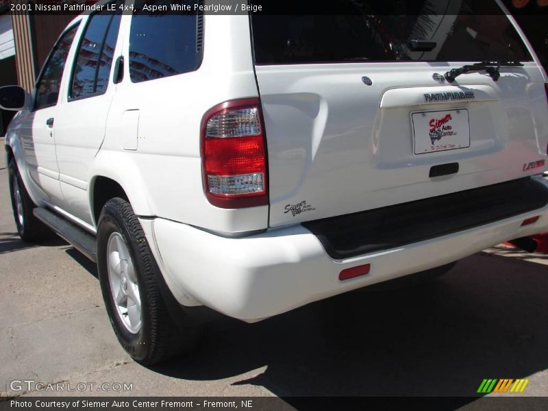 Aspen White Pearlglow / Beige 2001 Nissan Pathfinder LE 4x4
