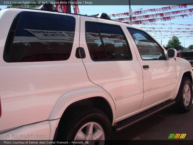 Aspen White Pearlglow / Beige 2001 Nissan Pathfinder LE 4x4