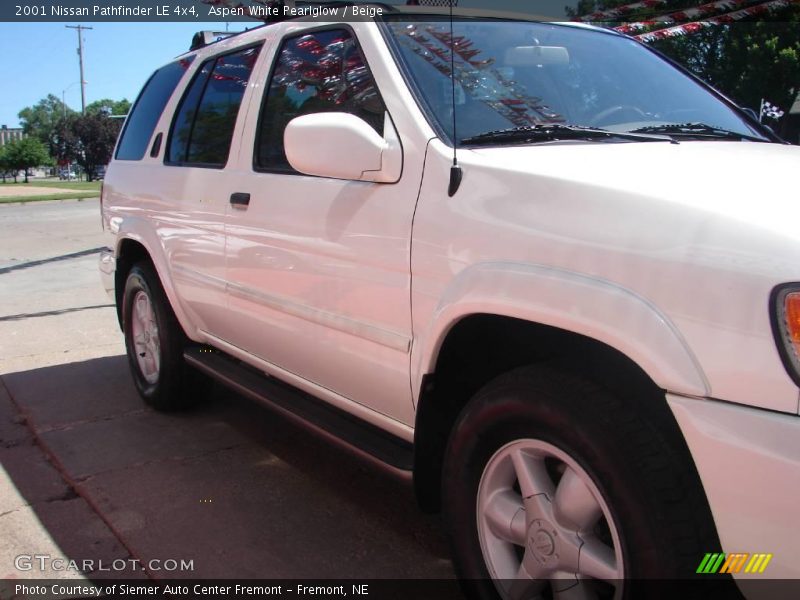Aspen White Pearlglow / Beige 2001 Nissan Pathfinder LE 4x4