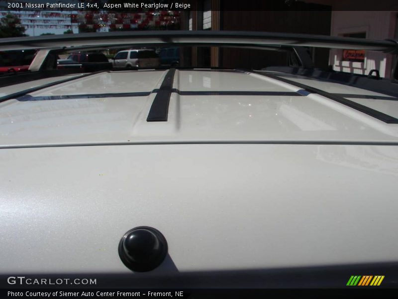 Aspen White Pearlglow / Beige 2001 Nissan Pathfinder LE 4x4