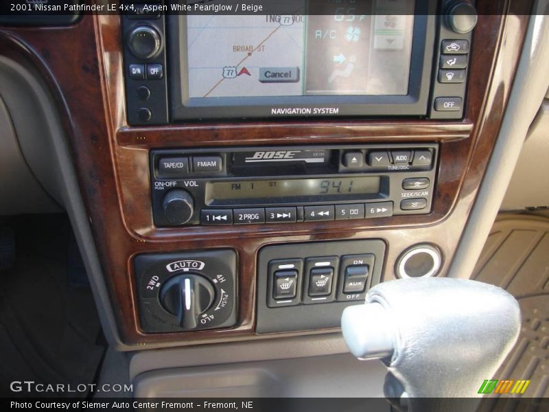 Aspen White Pearlglow / Beige 2001 Nissan Pathfinder LE 4x4